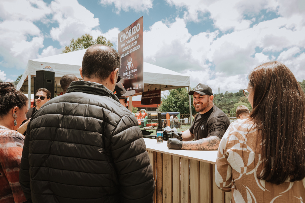 Parrillada Y Algo Más: A Experiência que Uniu Fogo, Sabor e Pessoas