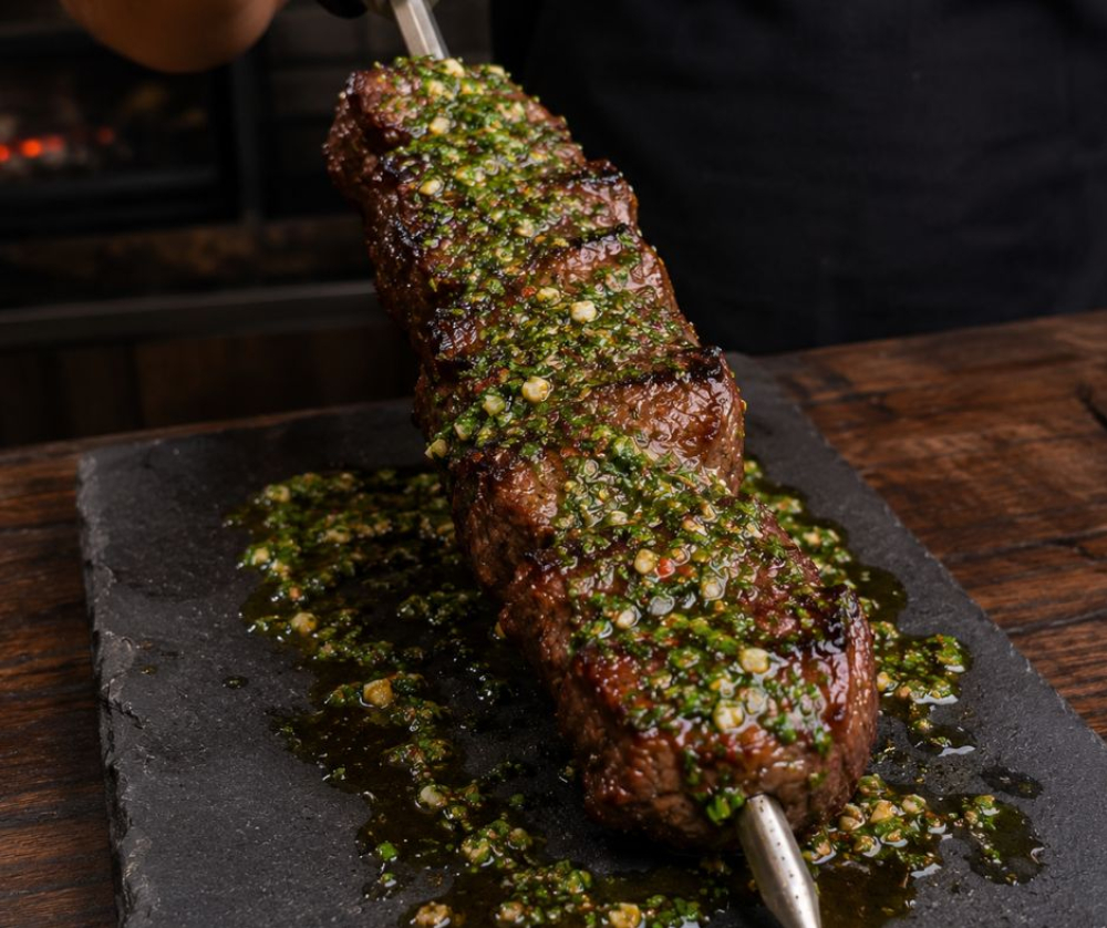 Molhos de Churrasco que Vão Além do Chimichurri